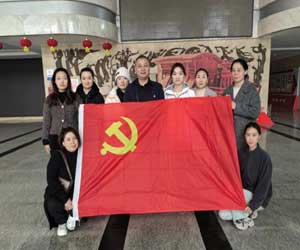主题活动 丰富校园文化 增进员工互动 ---学校组织全员观看《哪吒2》活动